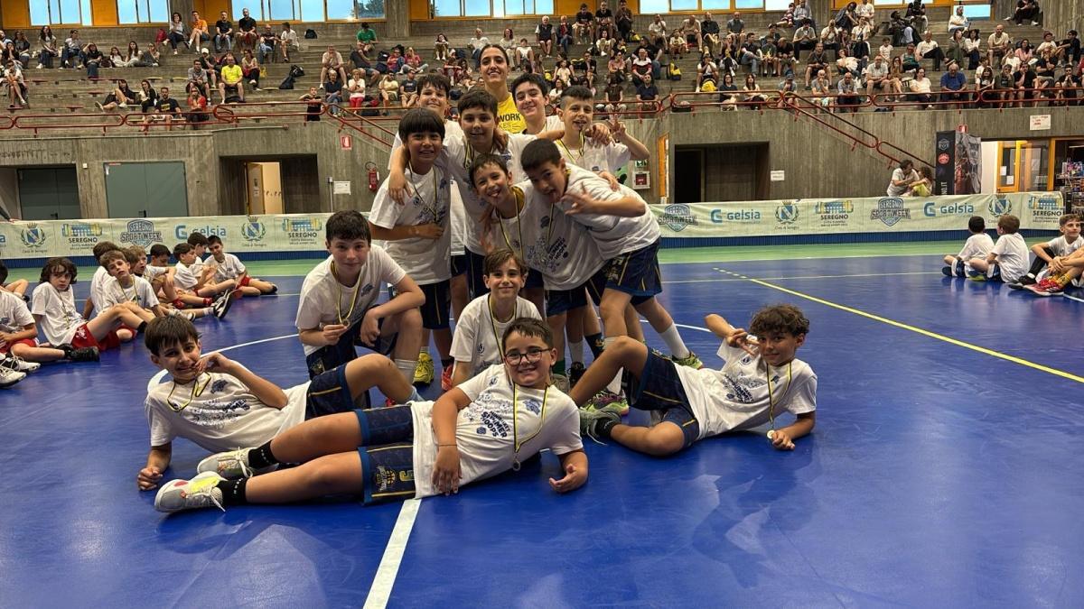 "Summer Hoops Seregno", bel secondo posto per i ragazzi del minibasket 2016 "Summer Hoops Seregno", bel secondo posto per i ragazzi del minibasket 2016