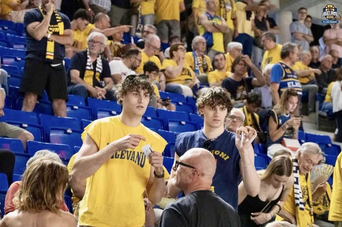 PalaELAchem ritrovo dei V.I.P. che amano il basket