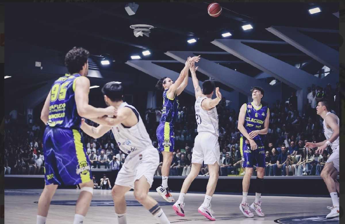 Caserta vince 84-76 gara-3 e si porta sul 2-1 Caserta vince 84-76 gara-3 e si porta sul 2-1