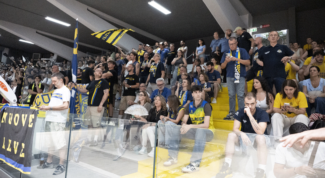 Testa allo spareggio promozione, i tifosi si mobilitano per il viaggio a Forlì