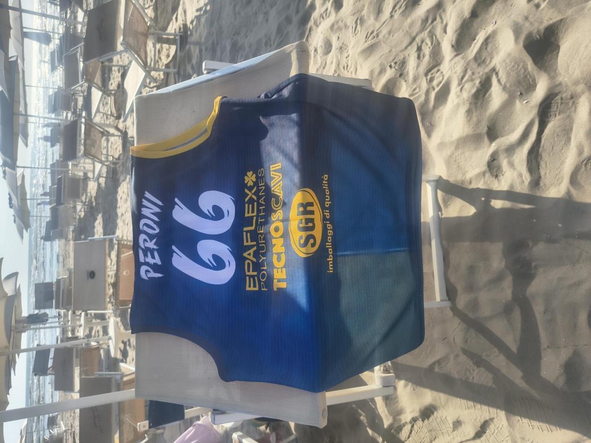 Dolci vacanze gialloblu: un'altra carrellata di foto dai nostri tifosi. Vi riconoscete?