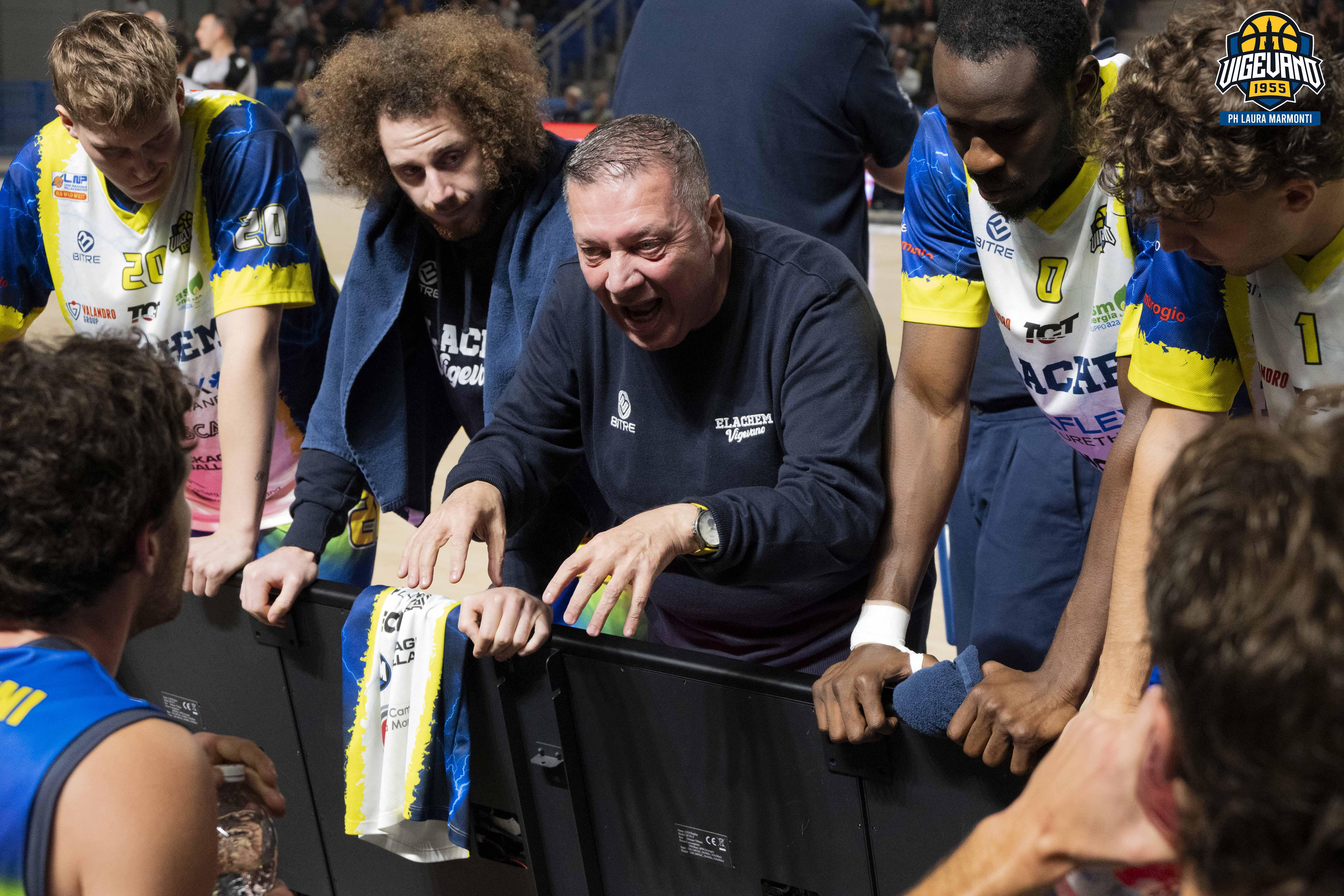 Coach Salieri ripassa gli schemi