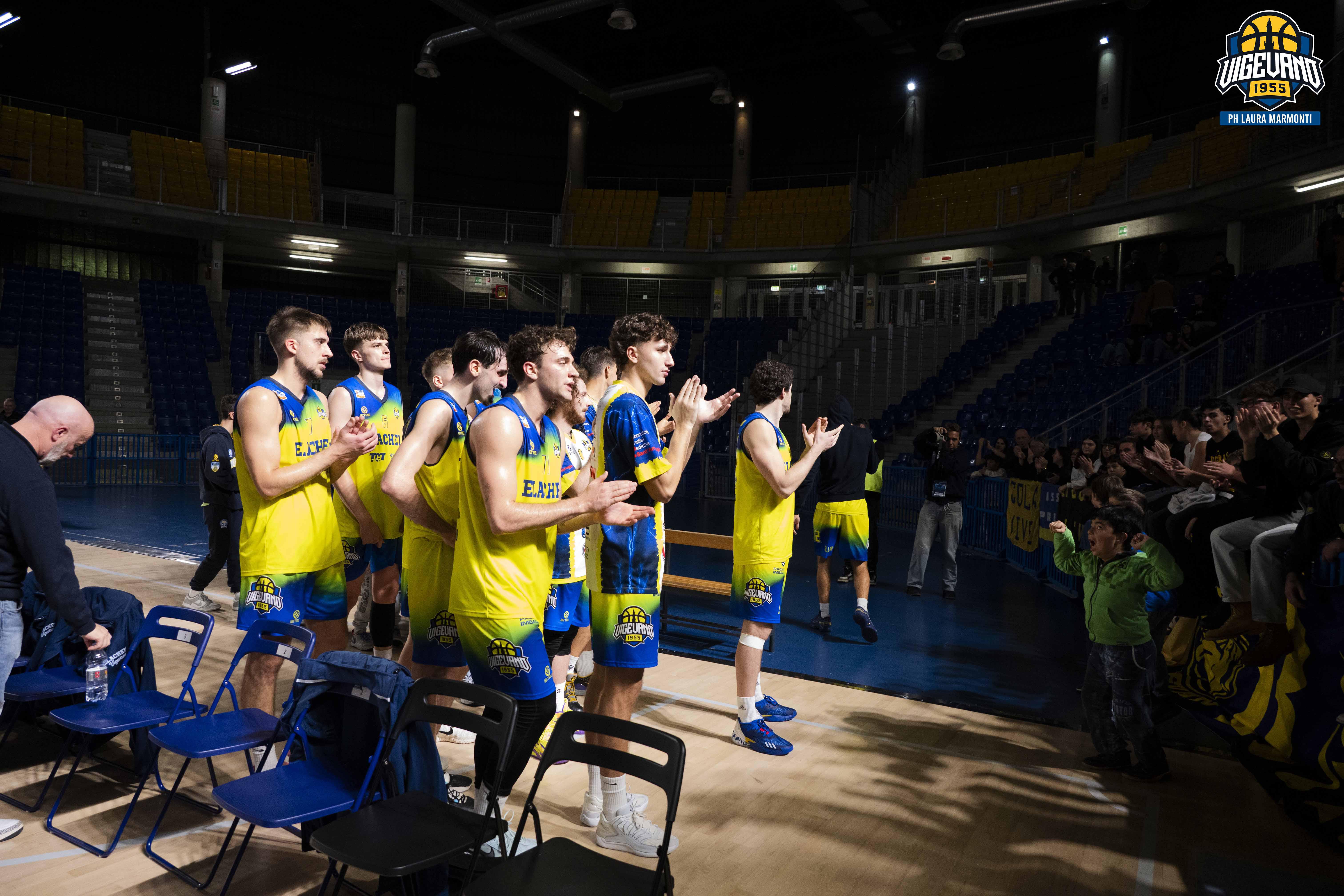 I ragazzi salutano i tifosi - 1