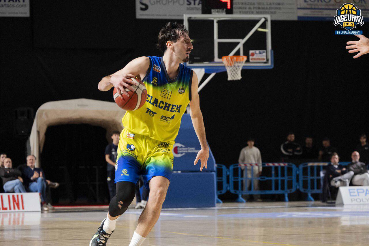 Verazzo guarda avanti