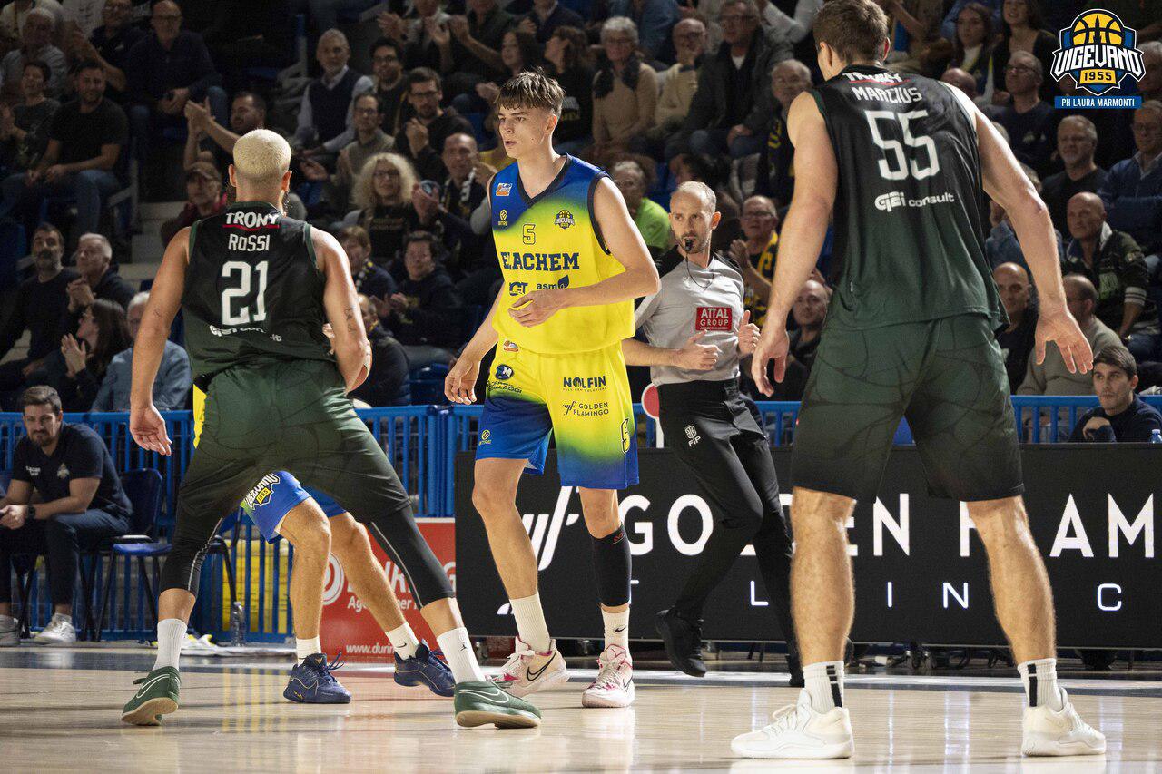 Kancleris studia il modo per bucare la difesa avversaria