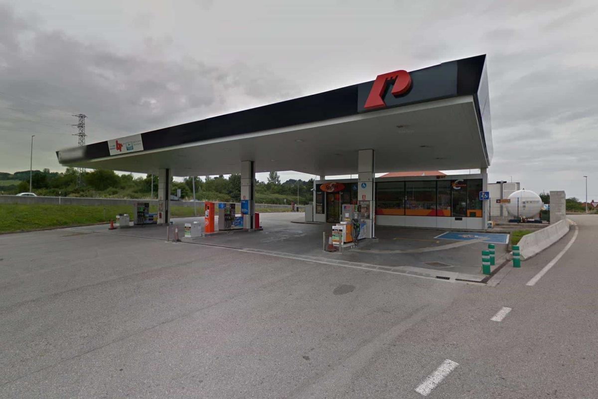 Estación de servicio Petronor en El Monticu I Estación de servicio Petronor en El Monticu I