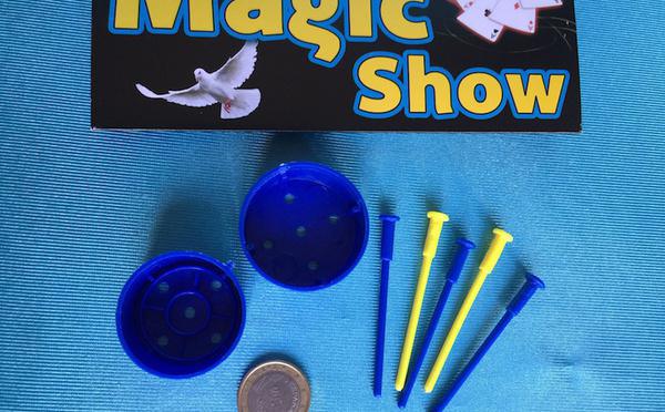 LA CAJA Y LA MONEDA ATRAVESADA