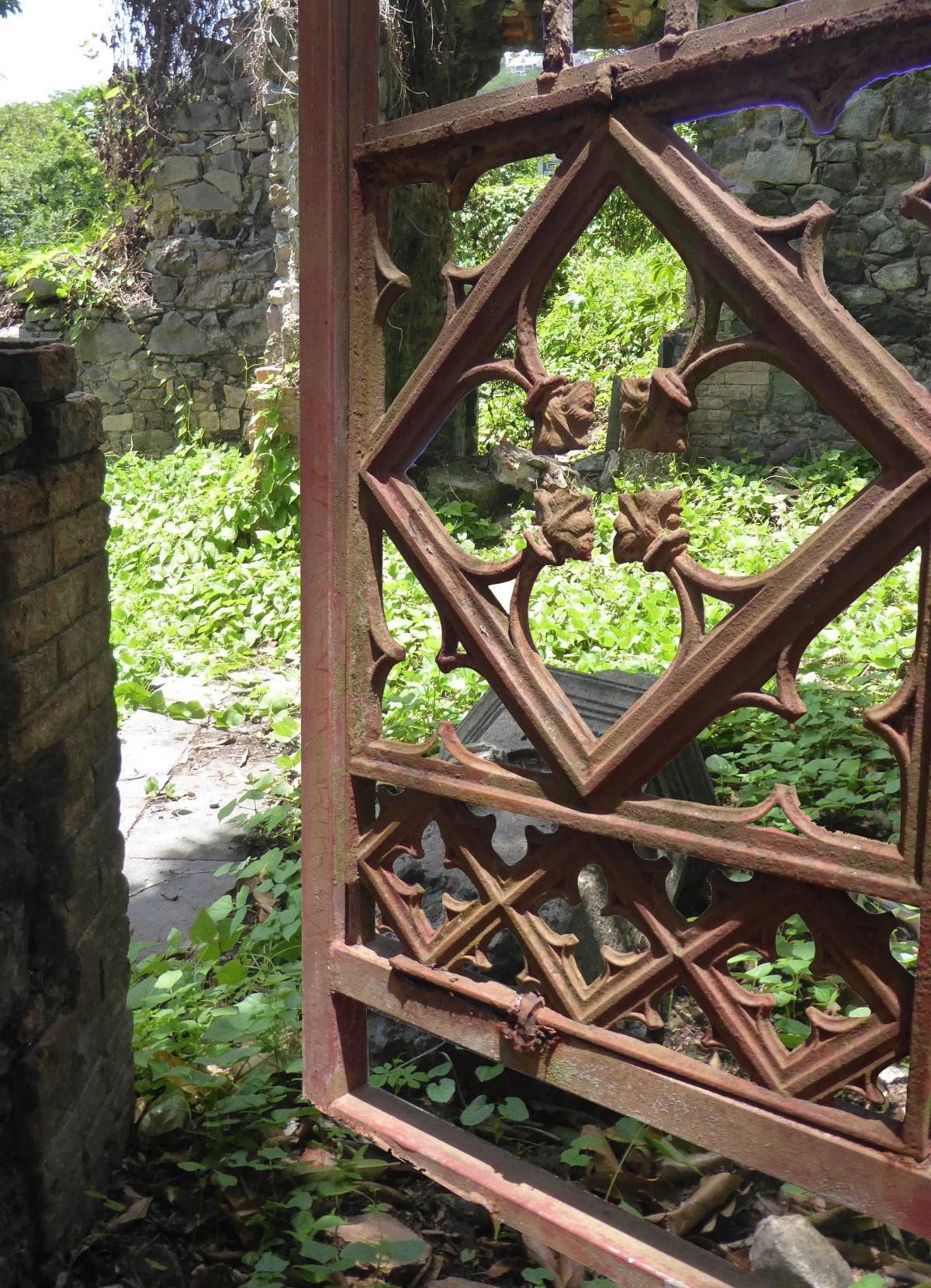 5. La Chapelle & les Jardins de l’Évêché 5. La Chapelle & les Jardins de l’Évêché