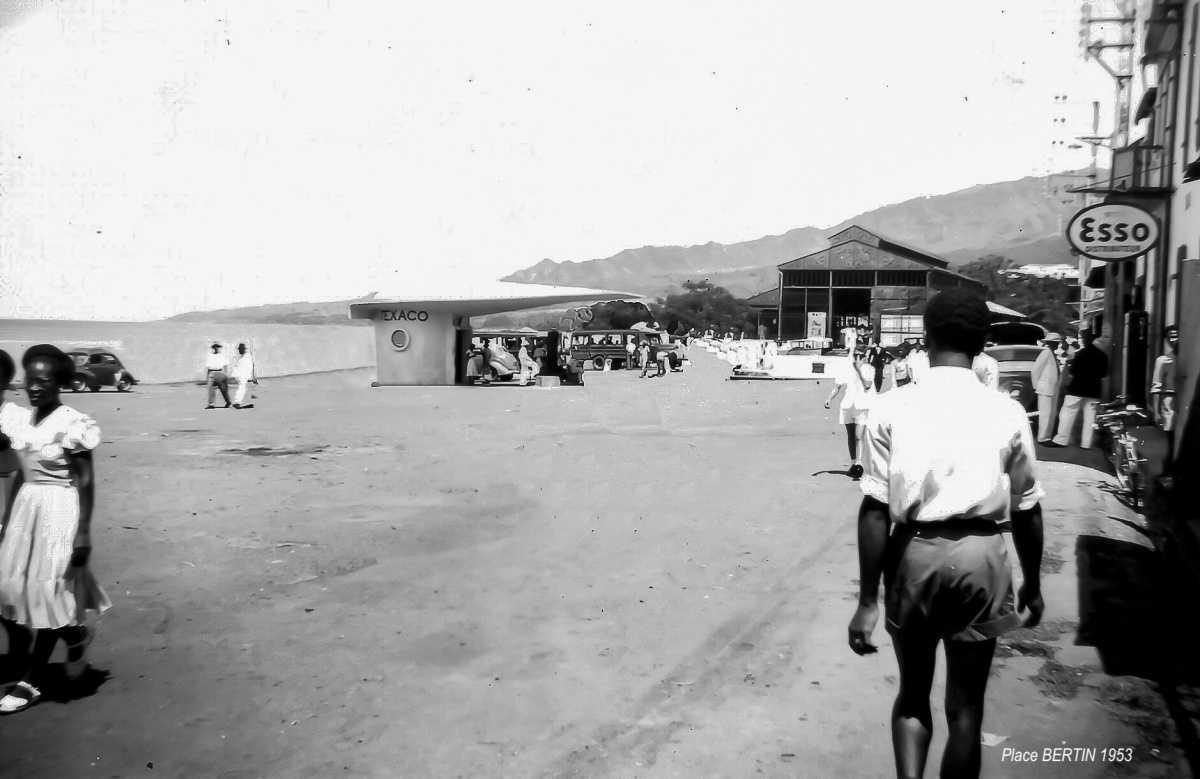 8. La Place Bertin 8. La Place Bertin