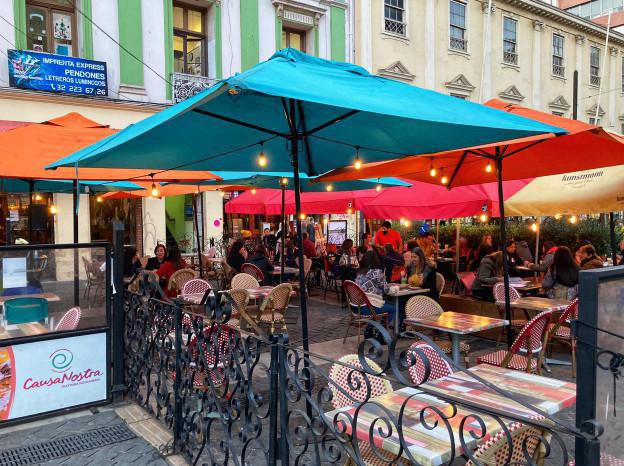 Terrazas para disfrutar del atardecer en Valparaíso