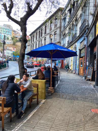 Terrazas para disfrutar del atardecer en Valparaíso