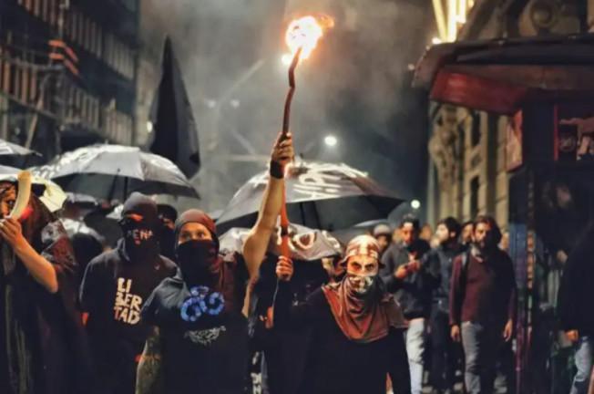 Valparaíso a través de los ojos de tres fotógrafos Valparaíso a través de los ojos de tres fotógrafos