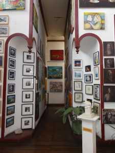 La Escala Galería : Un espace artistique ouvert à la communauté