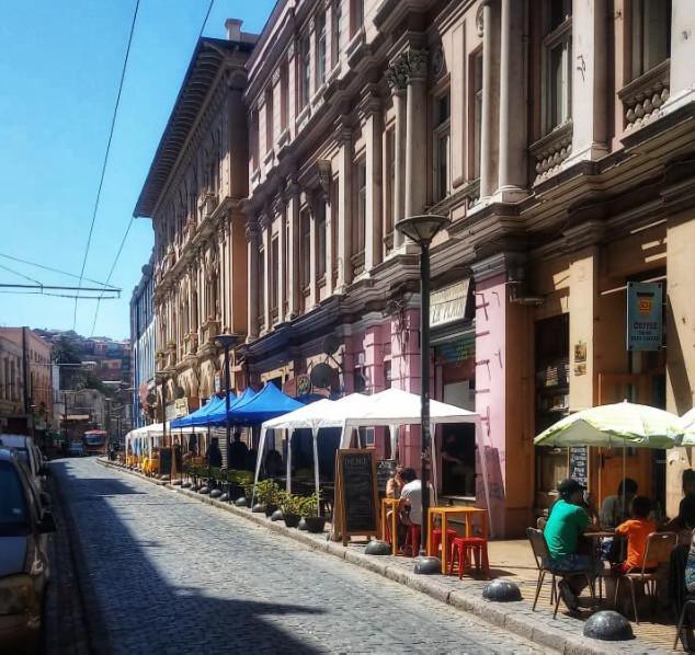 Terrasses pour profiter du coucher de soleil à Valparaíso