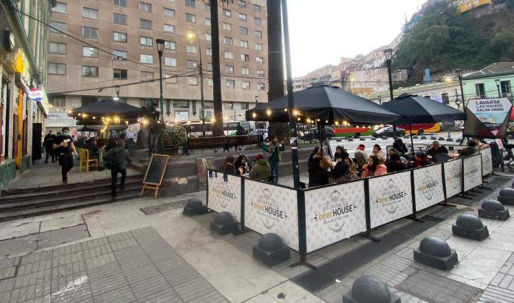 Terrasses pour profiter du coucher de soleil à Valparaíso