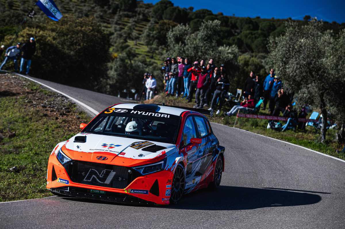 Primera victoria con Hyundai en el S-CER para Pepe López Primera victoria con Hyundai en el S-CER para Pepe López