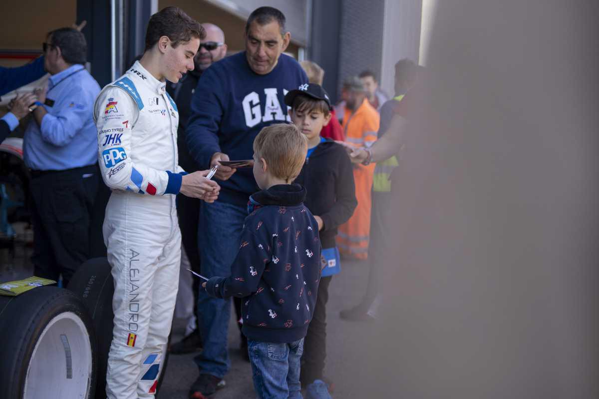 Cinco mil fans acuden al Racing Weekend del Circuito de Madrid Jarama RACE Cinco mil fans acuden al Racing Weekend del Circuito de Madrid Jarama RACE