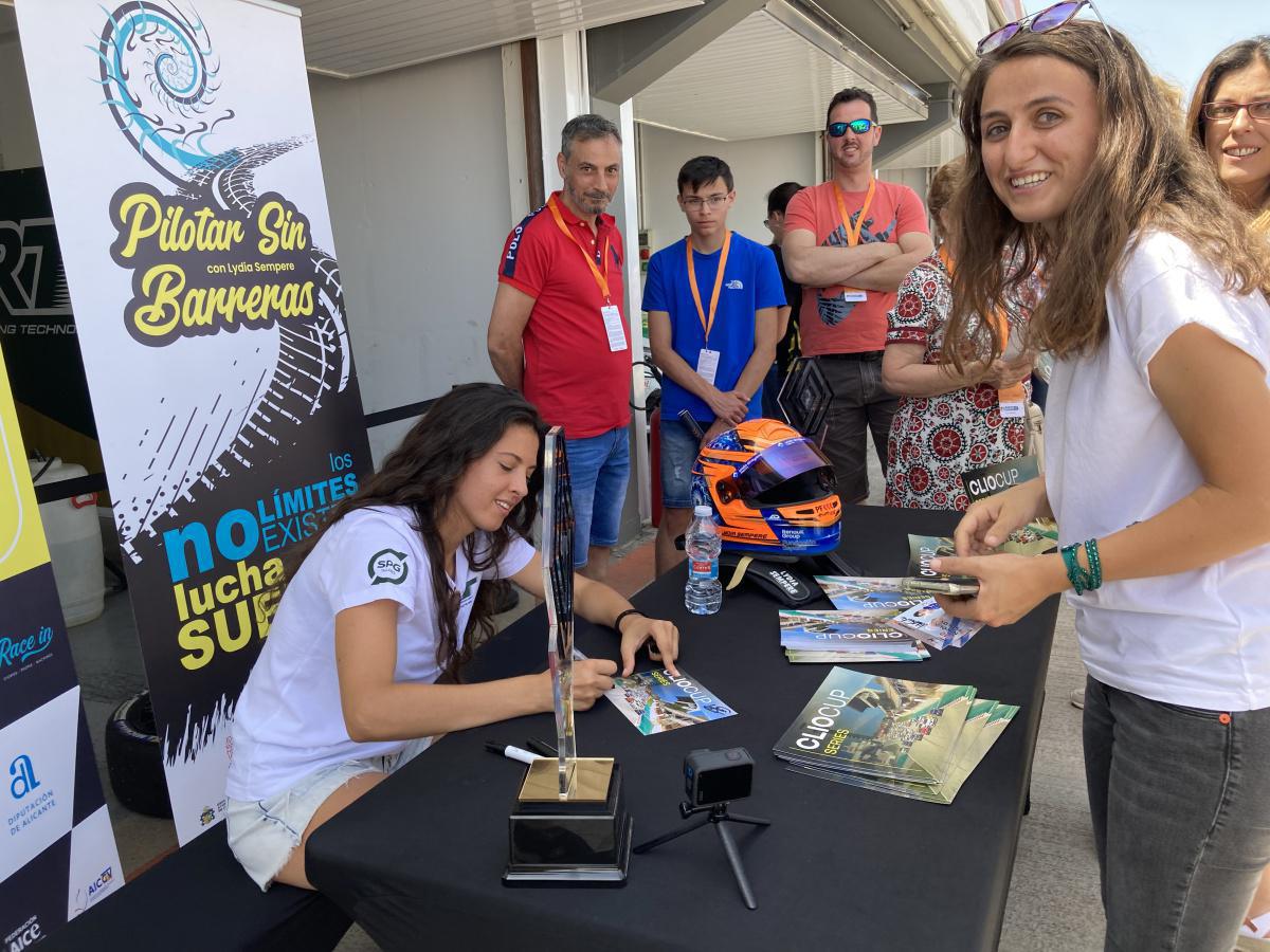 ¡Carreras vibrantes y fans en Valencia!