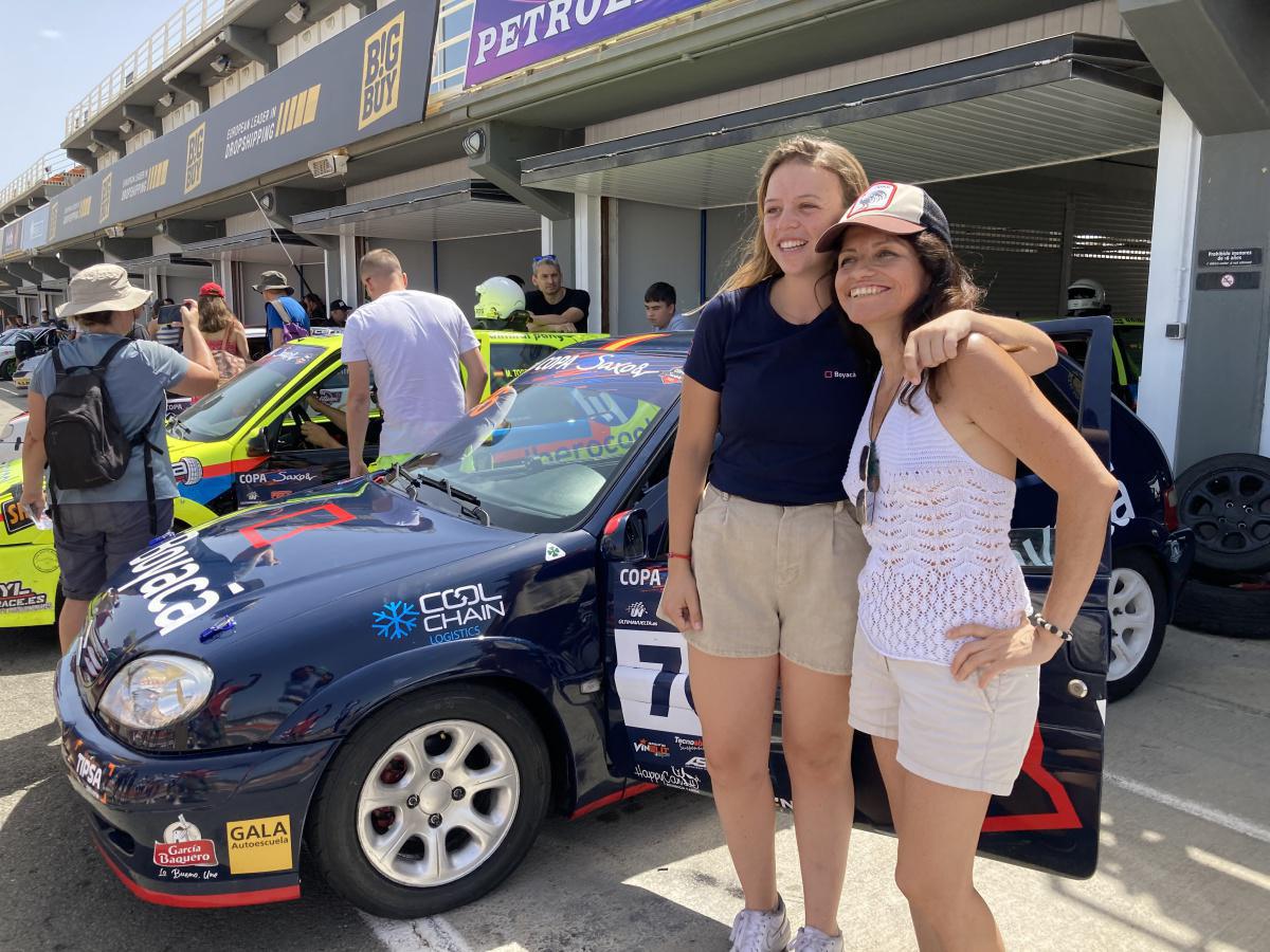 ¡Carreras vibrantes y fans en Valencia!