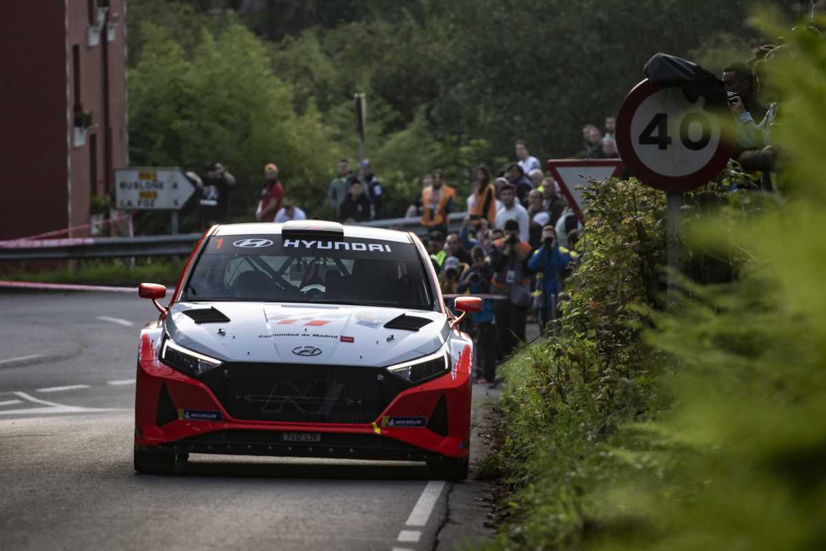 Pepe López encabeza una apretada lucha con Cachón y Suárez Pepe López encabeza una apretada lucha con Cachón y Suárez