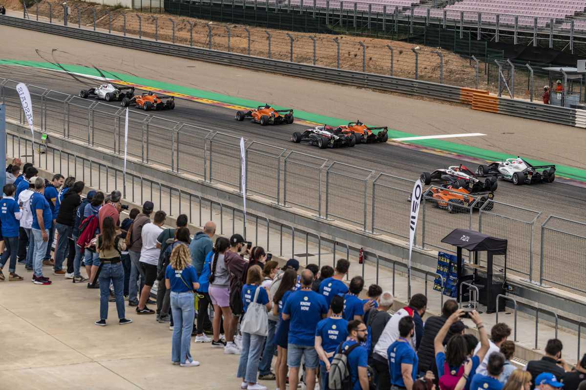 El NAPA Racing Weekend arranca con fuerza y reúne a más de cinco mil aficionados El NAPA Racing Weekend arranca con fuerza y reúne a más de cinco mil aficionados