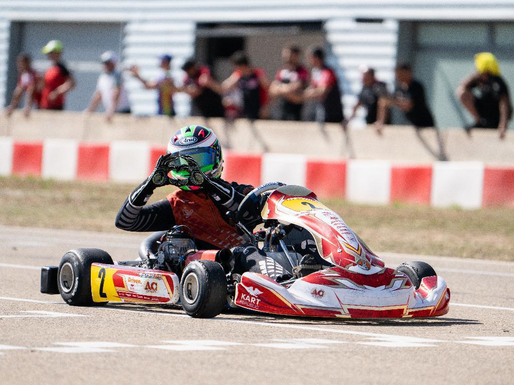 Perfilados los favoritos a los títulos nacionales tras las carreras en Motorland Aragón Perfilados los favoritos a los títulos nacionales tras las carreras en Motorland Aragón