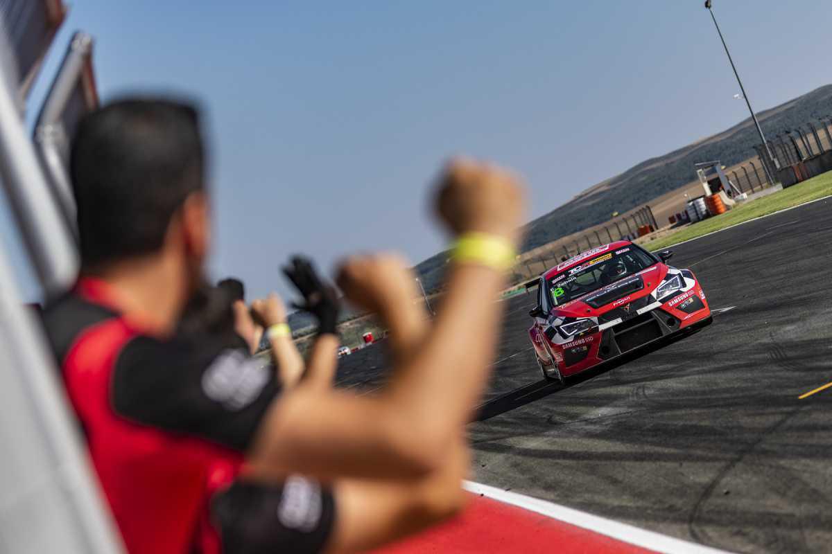 Más de seis mil aficionados celebran el éxito del NAPA Racing Weekend en Navarra Más de seis mil aficionados celebran el éxito del NAPA Racing Weekend en Navarra