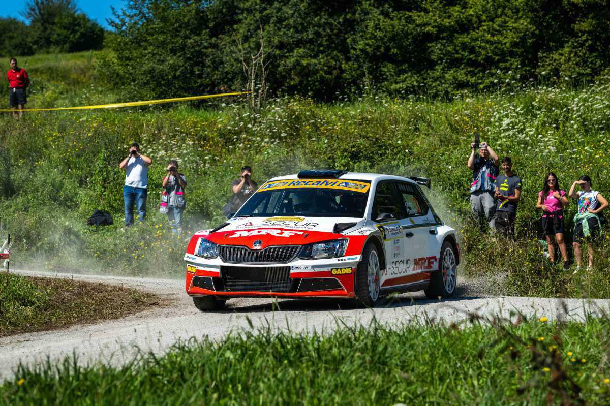 MRF Tyres vuelve a triunfar en Sarón con Álvaro Muñiz