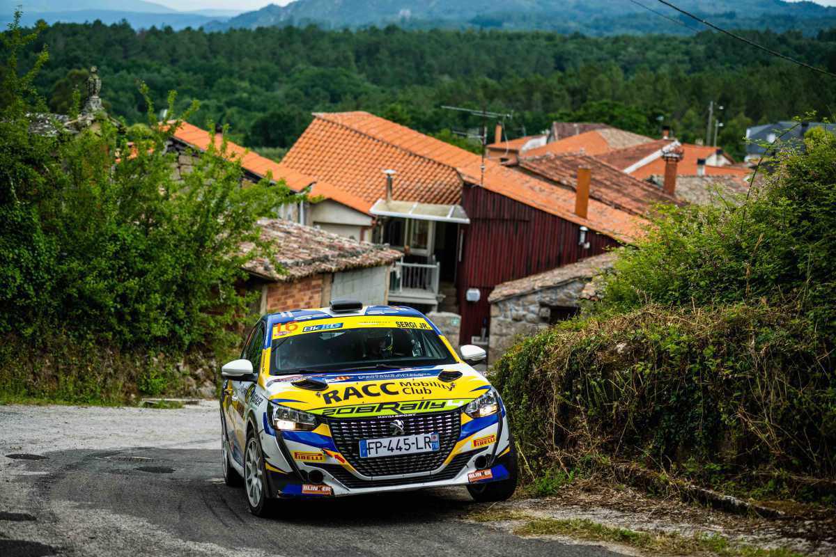 Sergi Pérez se encamina hacia un doblete inédito Sergi Pérez se encamina hacia un doblete inédito