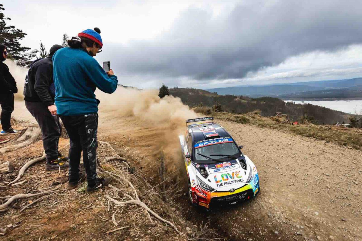 Doble 'scratch' de Jan Solans en su estreno en Chile Doble 'scratch' de Jan Solans en su estreno en Chile