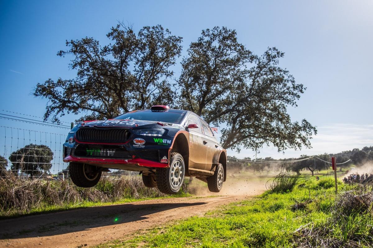 Alex Villanueva gana la CERT - Rallycar con su Škoda Alex Villanueva gana la CERT - Rallycar con su Škoda