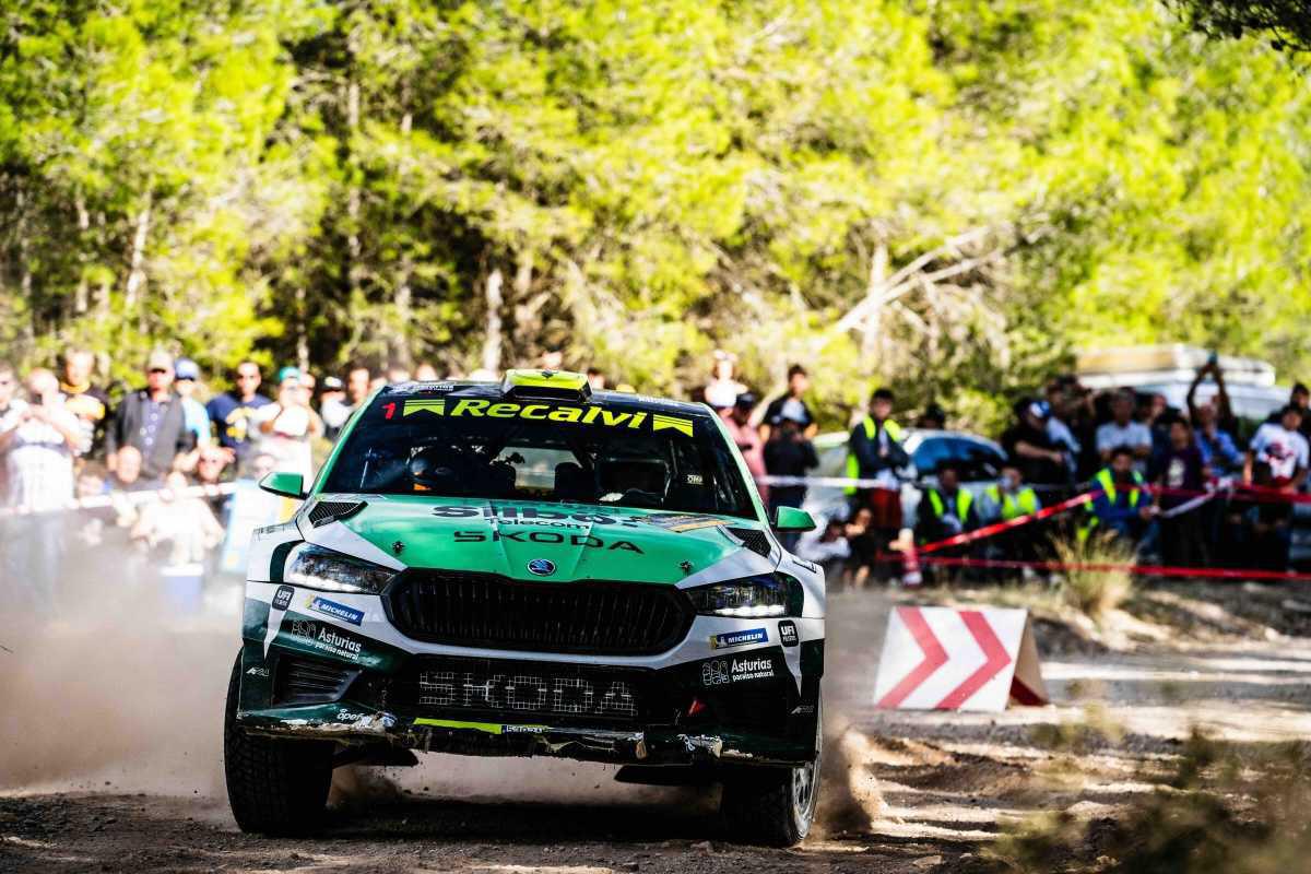 'Cohete' Suárez pone la directa hacia el título 'Cohete' Suárez pone la directa hacia el título