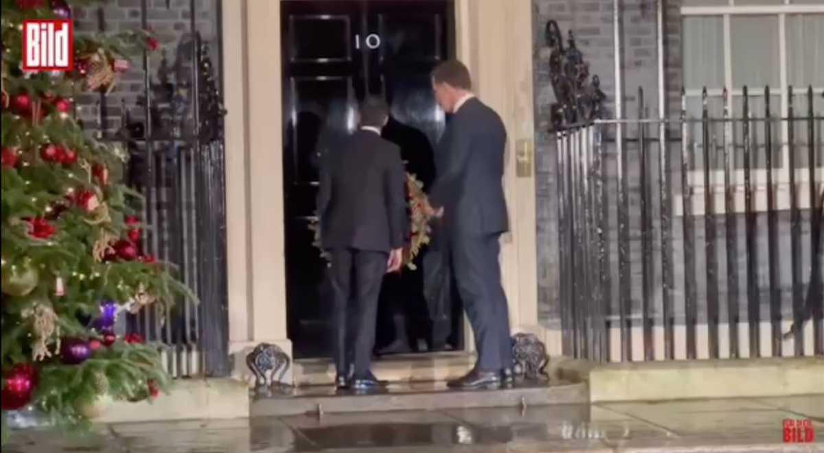 Le Premier ministre britannique n'a pas pu entrer dans sa propre résidence de Downing Street Le Premier ministre britannique n'a pas pu entrer dans sa propre résidence de Downing Street