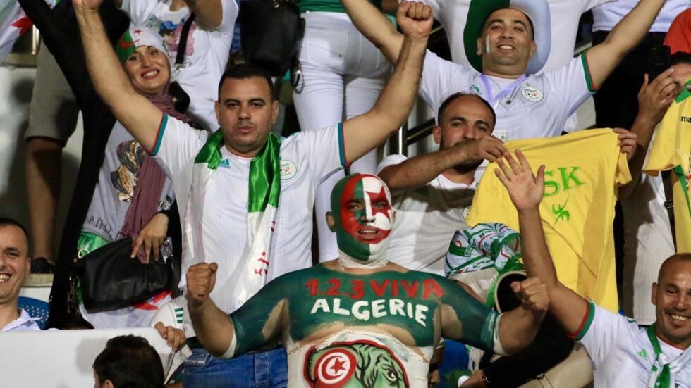 Soutien gouvernemental massif pour les supporters algériens se rendant à la CAN en Côte d'Ivoire Soutien gouvernemental massif pour les supporters algériens se rendant à la CAN en Côte d'Ivoire