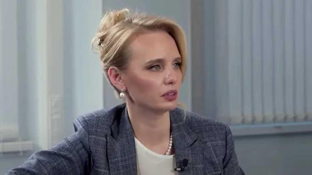 Une interview joyeuse avec la fille de Poutine frise la satire Une interview joyeuse avec la fille de Poutine frise la satire