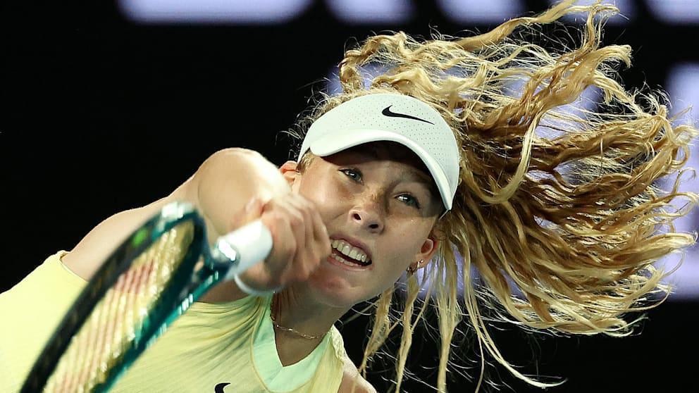 Scène étrange. Une joueuse de tennis russe s'est mordue lors d'un match de l'Open d'Australie Scène étrange. Une joueuse de tennis russe s'est mordue lors d'un match de l'Open d'Australie