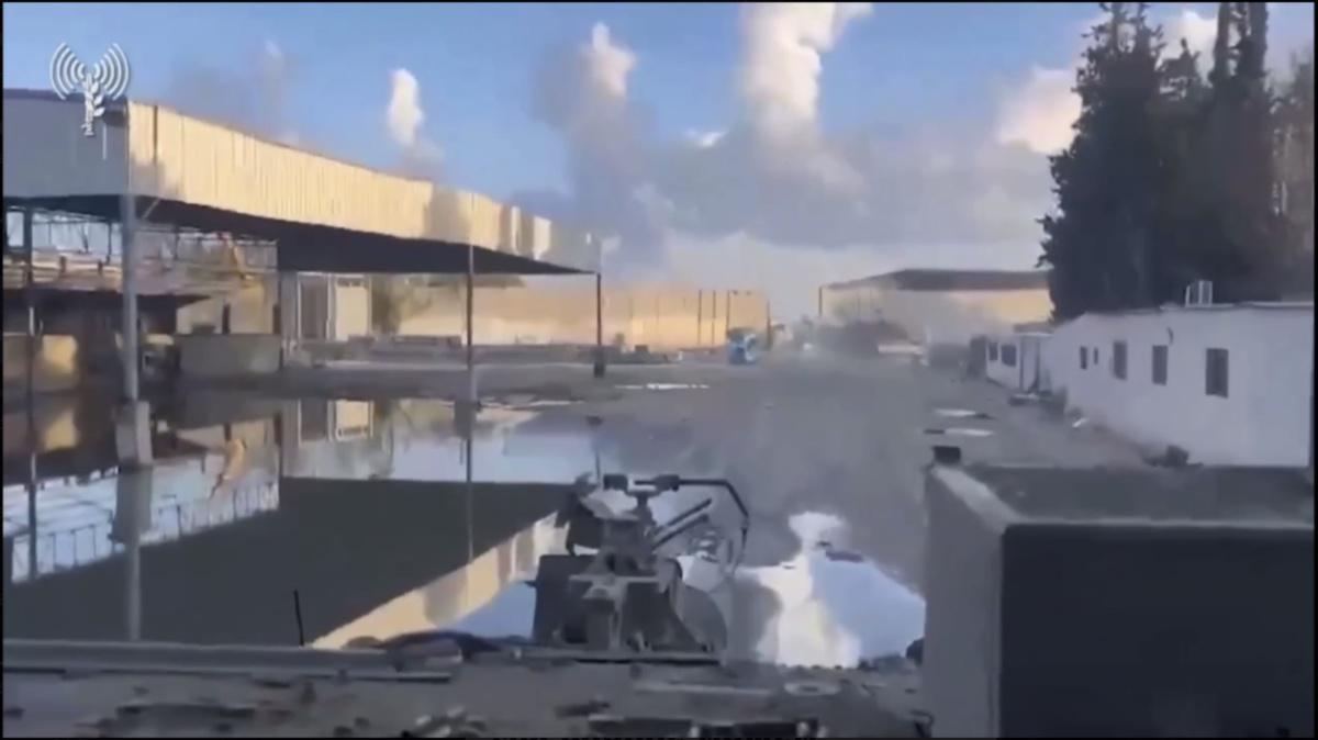 Israël prend le contrôle du poste frontière de Rafah à Gaza