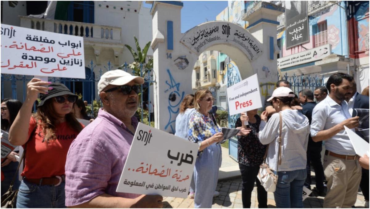 Mobilisation des journalistes tunisiens pour défendre la liberté de la presse face aux pressions du pouvoir Mobilisation des journalistes tunisiens pour défendre la liberté de la presse face aux pressions du pouvoir