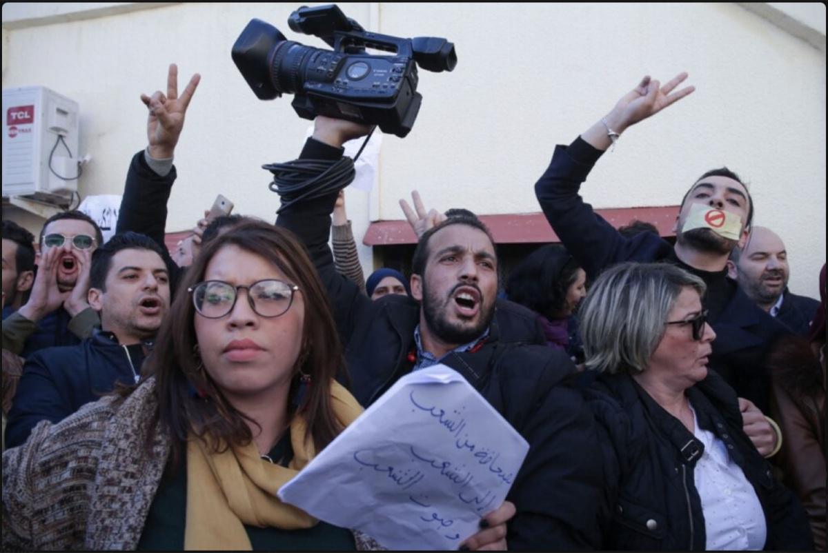 Algérie : Deux journalistes arrêtés pour des interviews critiques envers un ministre