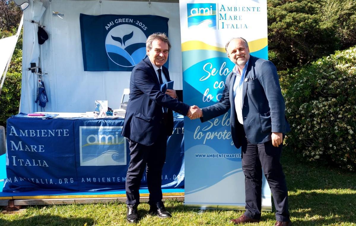 Il Consorzio riceve la Bandiera AMI Green 2025: un impegno per l’ambiente. Il Consorzio riceve la Bandiera AMI Green 2025: un impegno per l’ambiente.