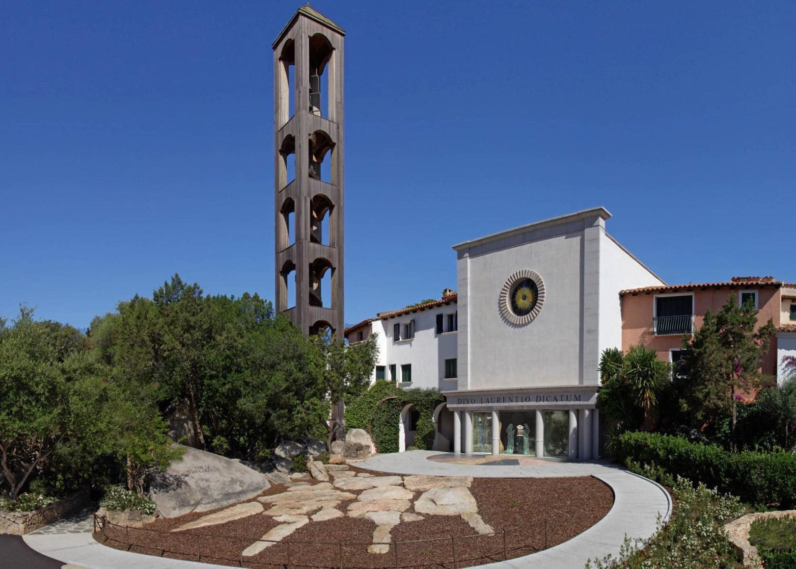 Chiesa di San Lorenzo: piazzetta Leonina e Mano di Dio