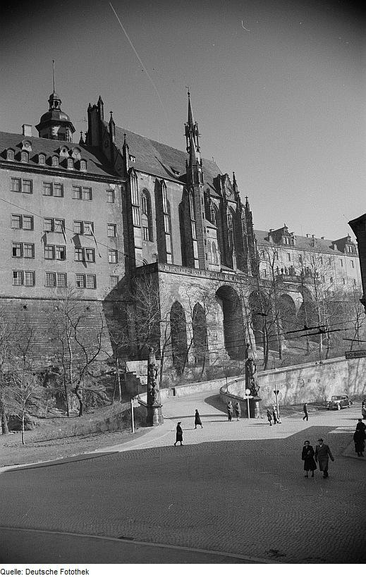 Blick auf die Schloßkirche vom Theater aus (1953)