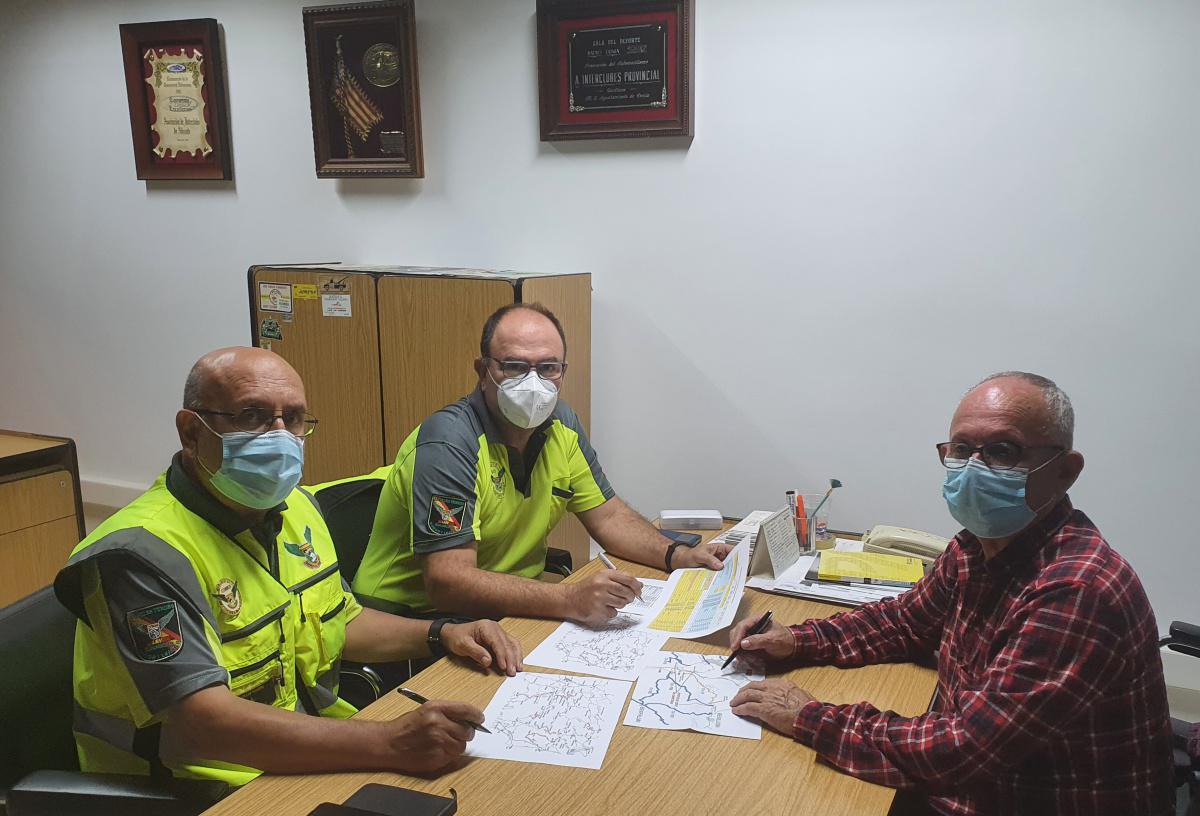 La asociación ‘Ángeles Verdes’ colabora con la organización en el corte de carreteras La asociación ‘Ángeles Verdes’ colabora con la organización en el corte de carreteras