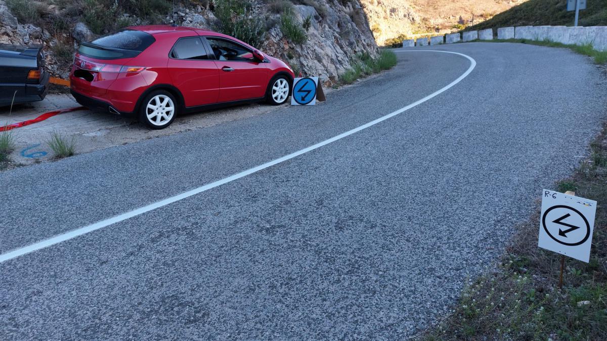 09:21 | IMPORTANTE: Necesitamos que los dueños de estos vehículos los retiren de este lugar para poder aparcar la grúa de la organización. Es MUY URGENTE para poder disputar el tramo. Muchas gracias.