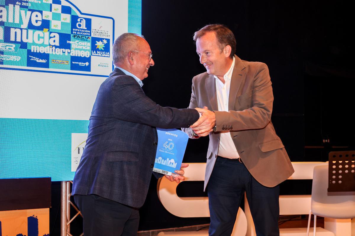 El Rallye La Nucía Meditarráneo recibe un premio en la gala del 40 aniversario de Radio Benidorm El Rallye La Nucía Meditarráneo recibe un premio en la gala del 40 aniversario de Radio Benidorm