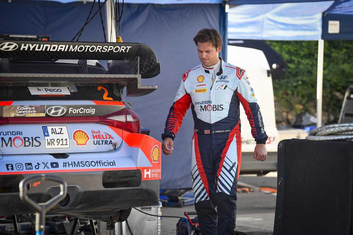 El Automóvil Club AIA sortea los monos de Neuville y Mikkelsen con fines solidarios El Automóvil Club AIA sortea los monos de Neuville y Mikkelsen con fines solidarios