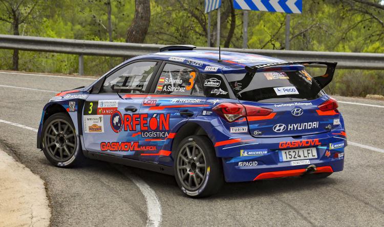 Surhayen Pernia, al frente de la clasificación al término de la primera sección del rallye