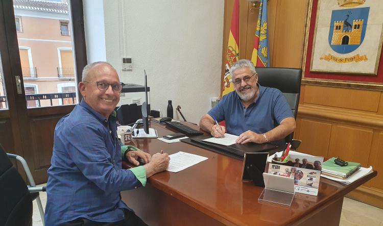 El Ayuntamiento de Pego y el Automóvil Club AIA sellan un acuerdo de colaboración