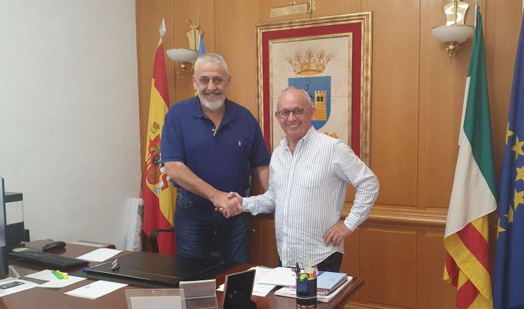 El Ayuntamiento de Pego y el Automóvil Club AIA sellan un año más un acuerdo de colaboración