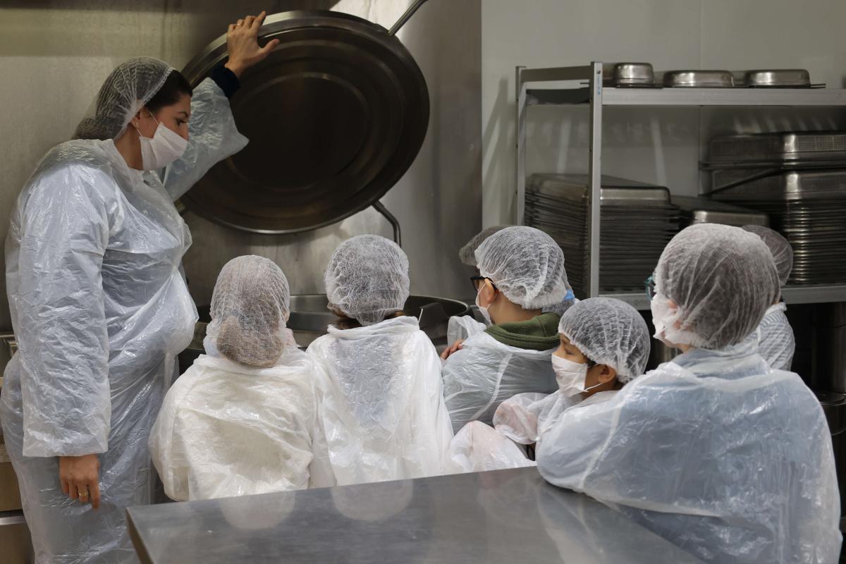 Plongée dans les coulisses de la cuisine centrale